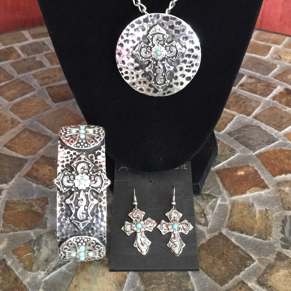 BNWT Sil/Turq Necklace, Cuff & Dangle Earring Set